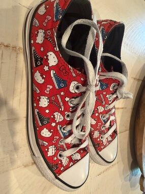 Converse All Star Red and Black Hello Kitty Graphic Canvas Sneaker women men EUC